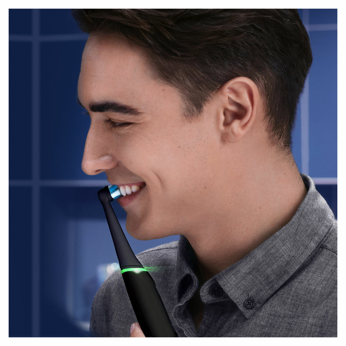 Oral-B iO6 spazzolino elettrico ricaricabile colore nero con custodia da viaggio-37